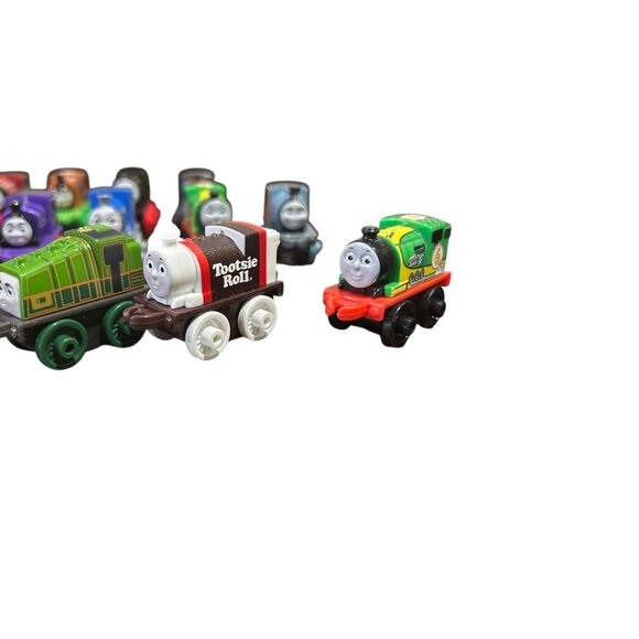 Lot of 32 Thomas & Friends Minis Trains Frozen Tootsie Roll Blow Pop Toys Small - Picture 4 of 10
